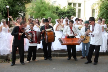 Парад наречених в Ужгороді