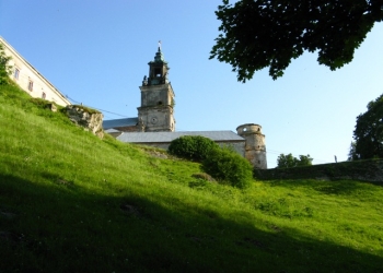 Палаци, фортеці, монастирі