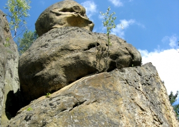 Скельні святилища Карпат