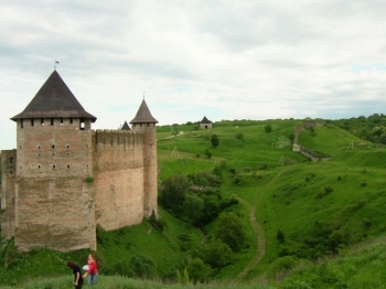 Кам’яне кільце Поділля (фортеці, печери, сплав по Дністру)